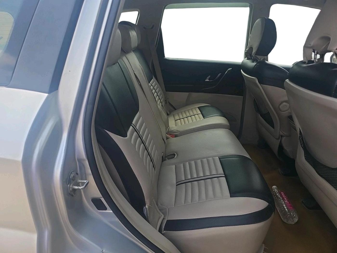 2016 Mahindra XUV500 W10, Diesel, Manual, 83,587 km, interior