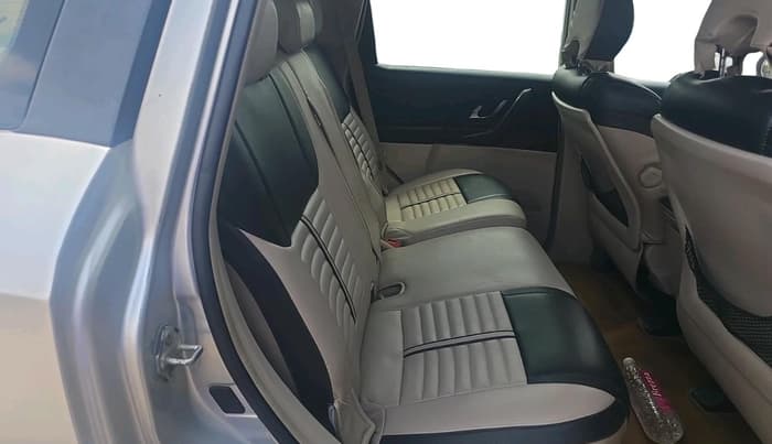 2016 Mahindra XUV500 W10, Diesel, Manual, 83,587 km, interior