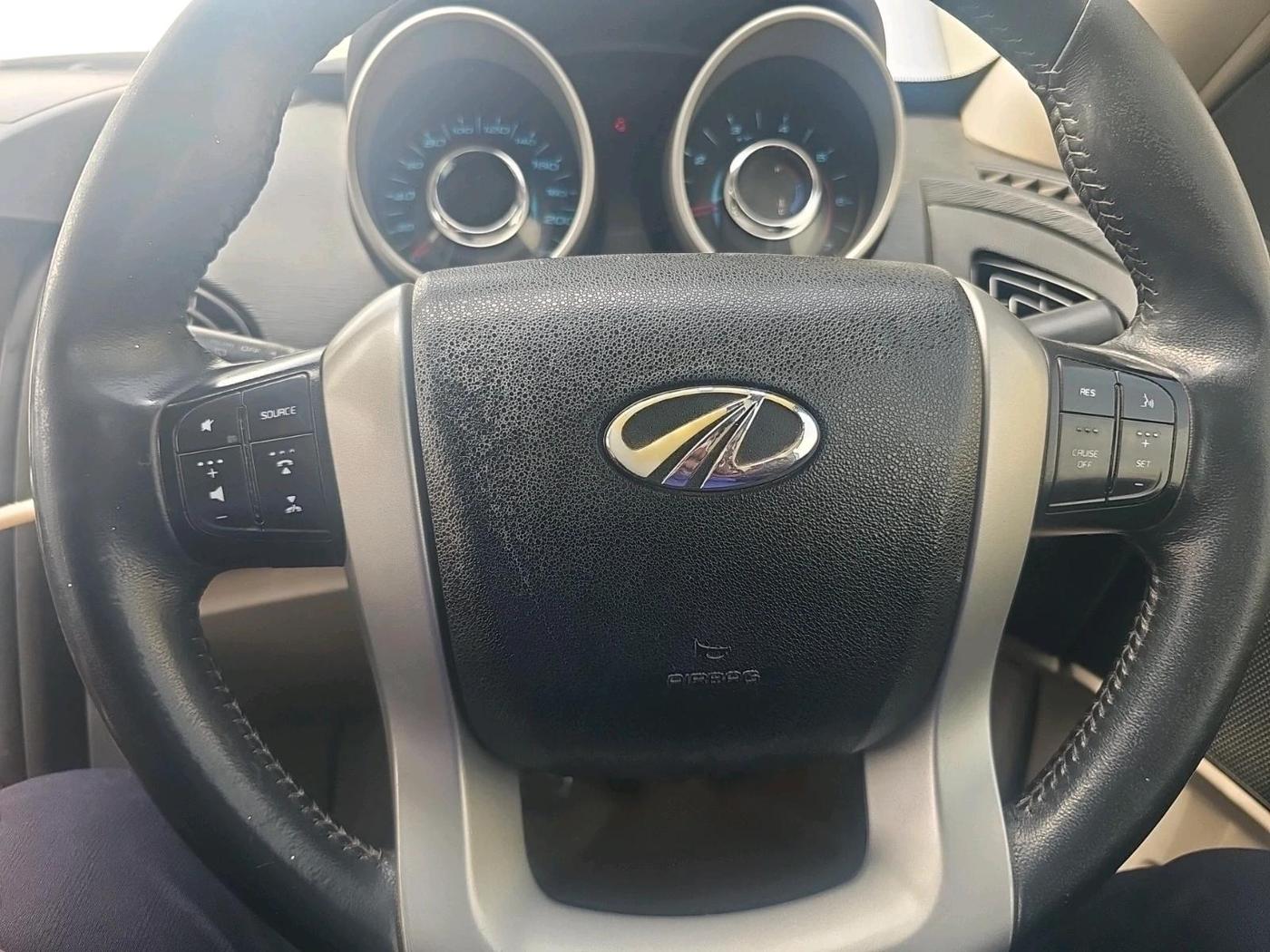 2016 Mahindra XUV500 W10, Diesel, Manual, 83,587 km, interior