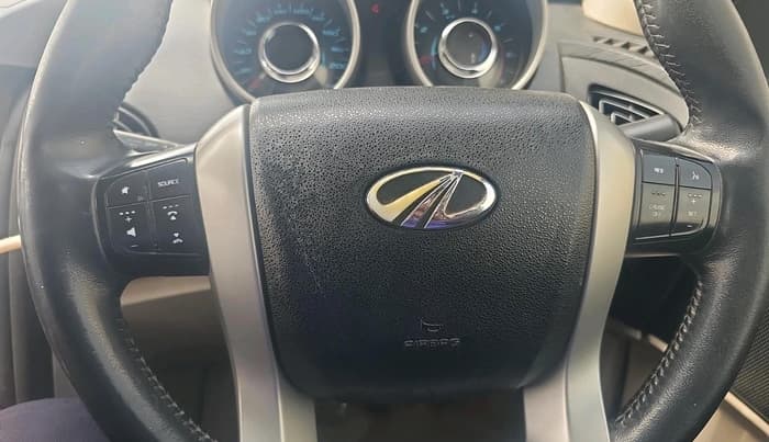2016 Mahindra XUV500 W10, Diesel, Manual, 83,587 km, interior