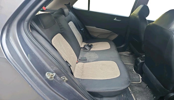 2016 Hyundai Grand i10 SPORTZ 1.2 KAPPA VTVT, Petrol, Manual, 1,39,864 km, interior