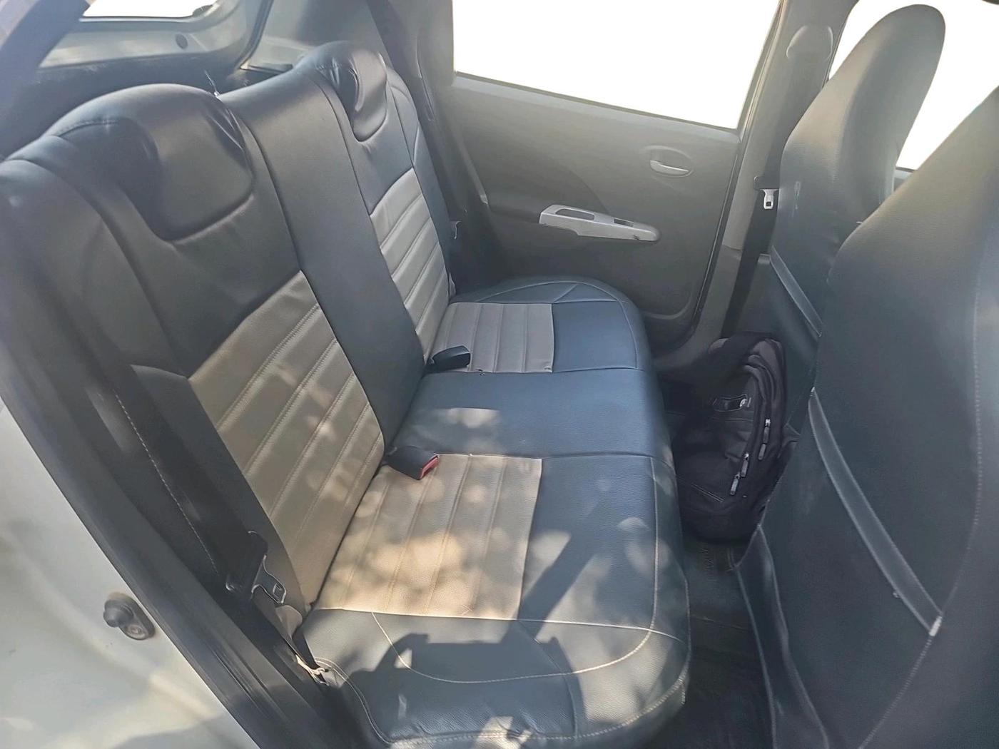 2011 Toyota Etios Liva V, Petrol, Manual, 64,730 km, interior