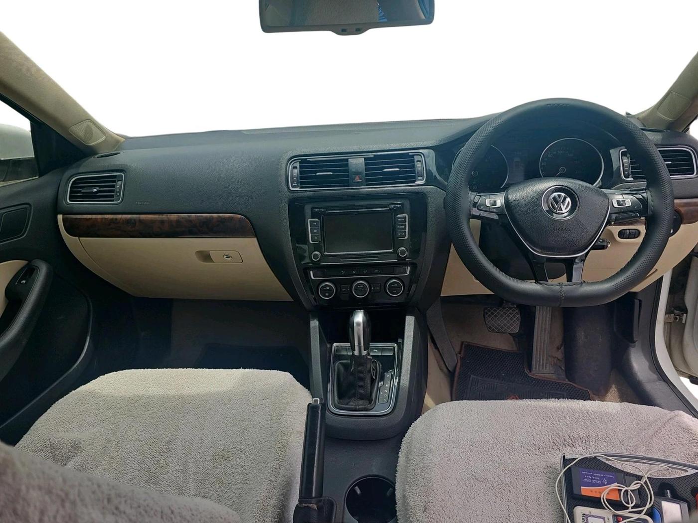 2015 Volkswagen Jetta HIGHLINE TDI AT, Diesel, Automatic, 83,727 km, interior