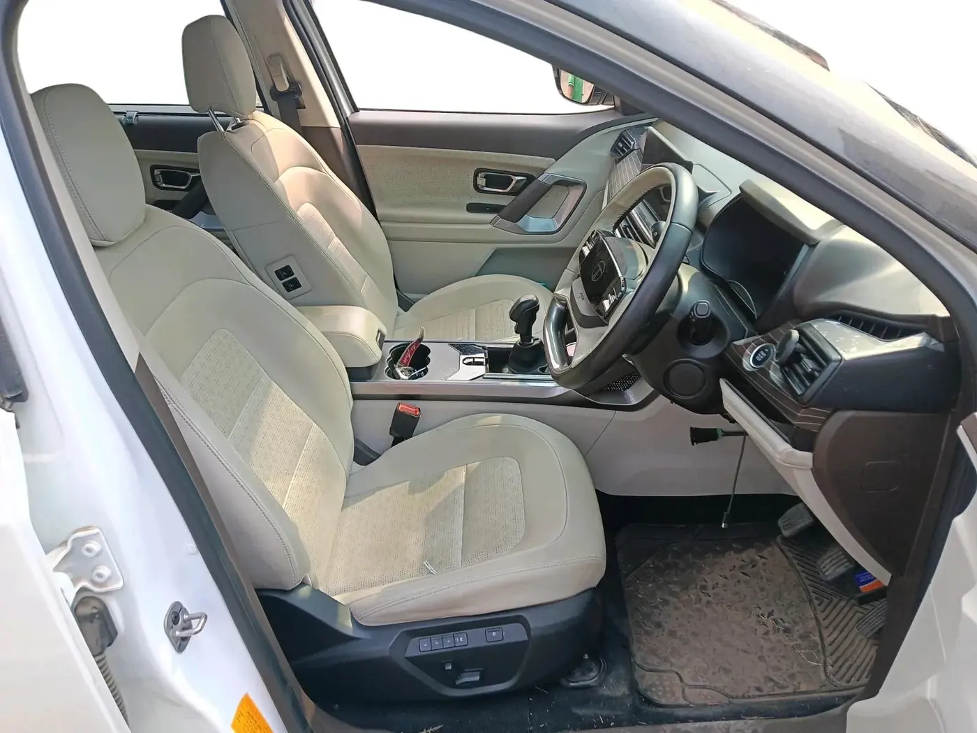 2024 Tata Safari ACCOMPLISHED PLUS DUAL TONE, Diesel, Manual, 18,835 km, interior