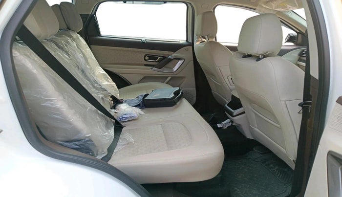 2024 Tata Safari ACCOMPLISHED PLUS DUAL TONE, Diesel, Manual, 18,835 km, interior