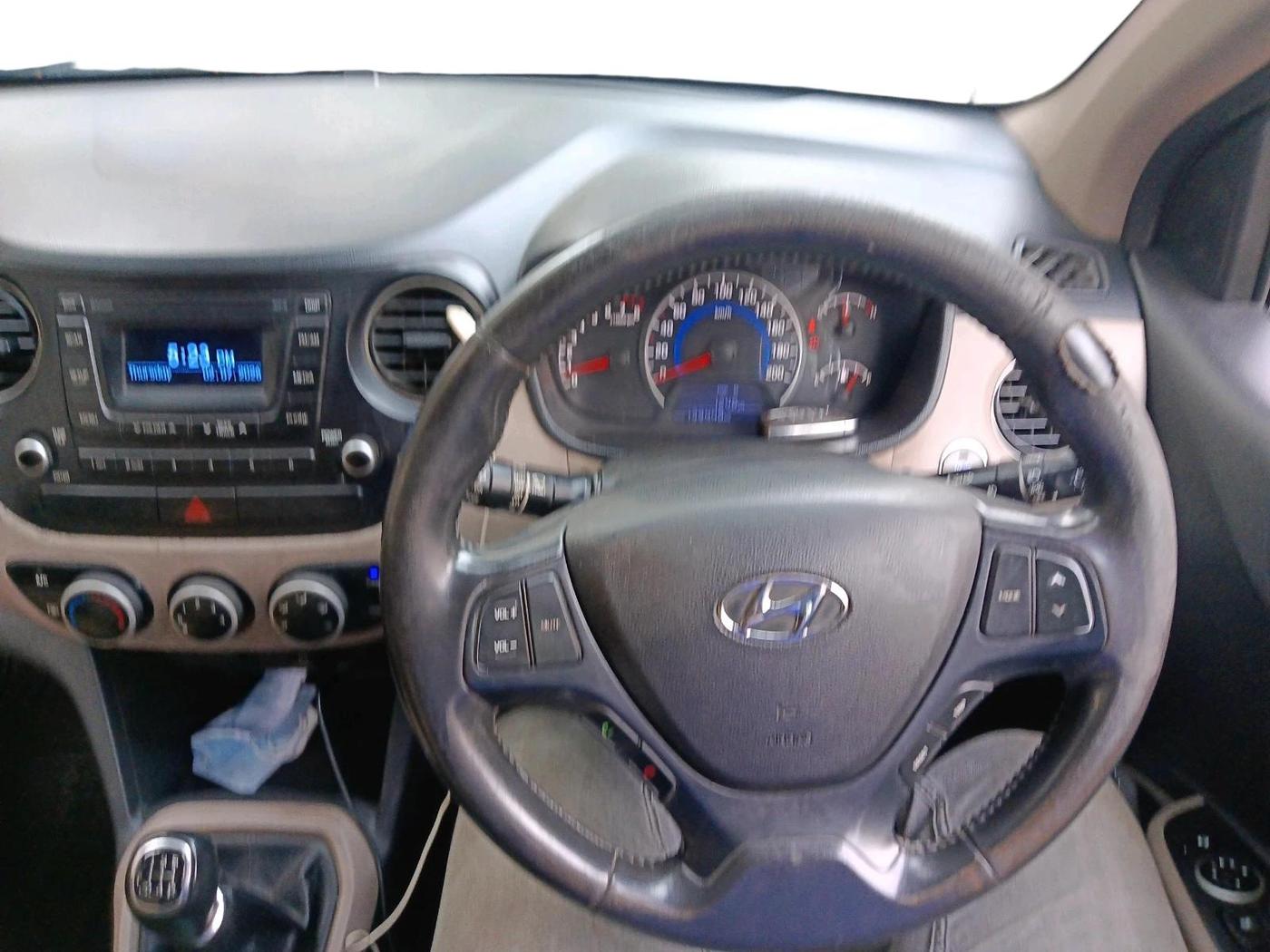 2016 Hyundai Grand i10 ASTA (O) 1.2 KAPPA VTVT, Petrol, Manual, 1,39,448 km, interior