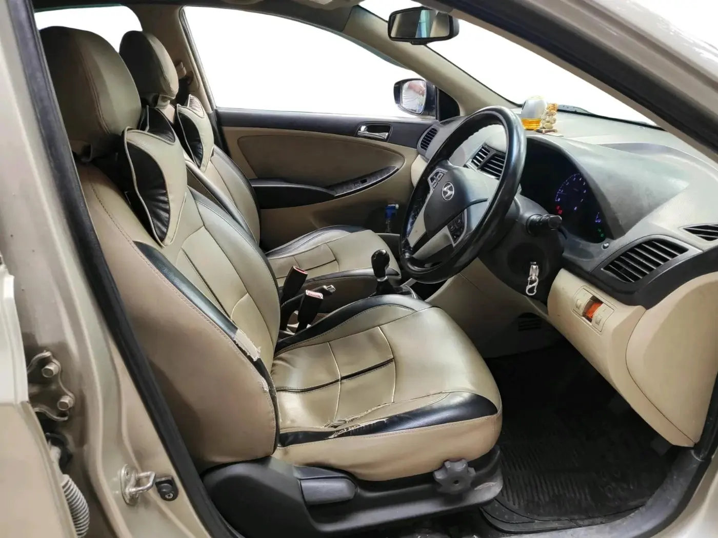 2011 Hyundai Verna FLUIDIC 1.6 VTVT SX, Petrol, Manual, 53,229 km, interior