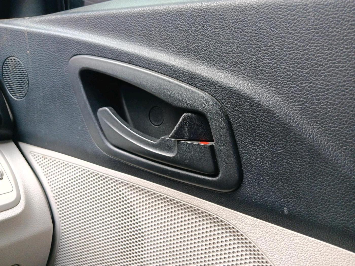2019 Mahindra XUV300 W4 1.2 PETROL, Petrol, Manual, 43,666 km, interior