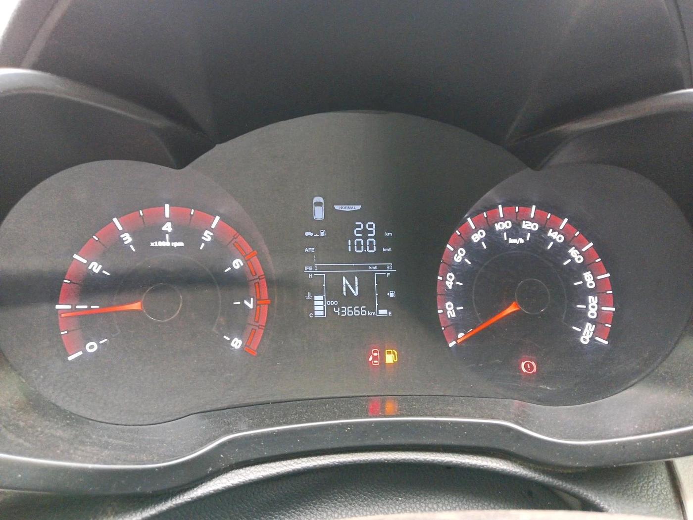 2019 Mahindra XUV300 W4 1.2 PETROL, Petrol, Manual, 43,666 km, interior