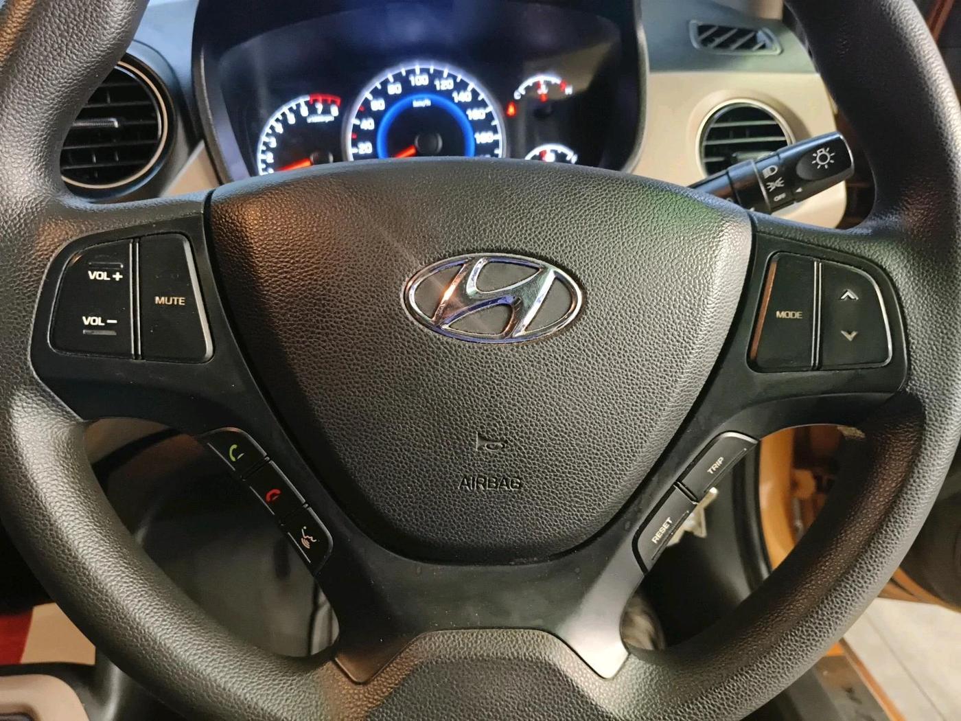 2017 Hyundai Grand i10 SPORTZ (O) 1.2 KAPPA VTVT, Petrol, Manual, 30,941 km, interior