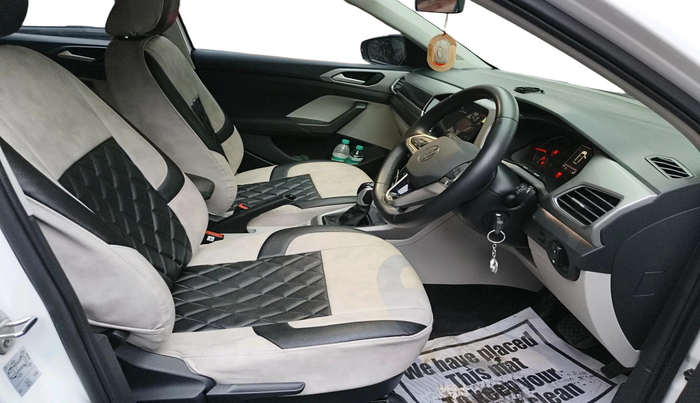 2025 Volkswagen TAIGUN HIGHLINE 1.0 TSI AT, Petrol, Automatic, 5,811 km, interior