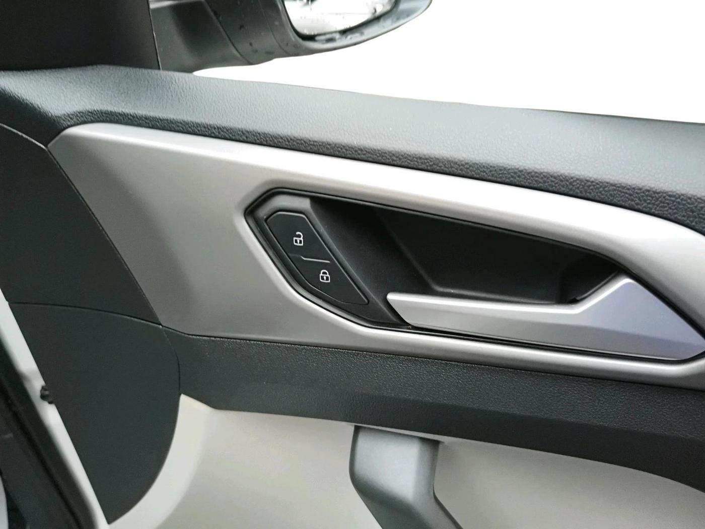 2025 Volkswagen TAIGUN HIGHLINE 1.0 TSI AT, Petrol, Automatic, 5,811 km, interior