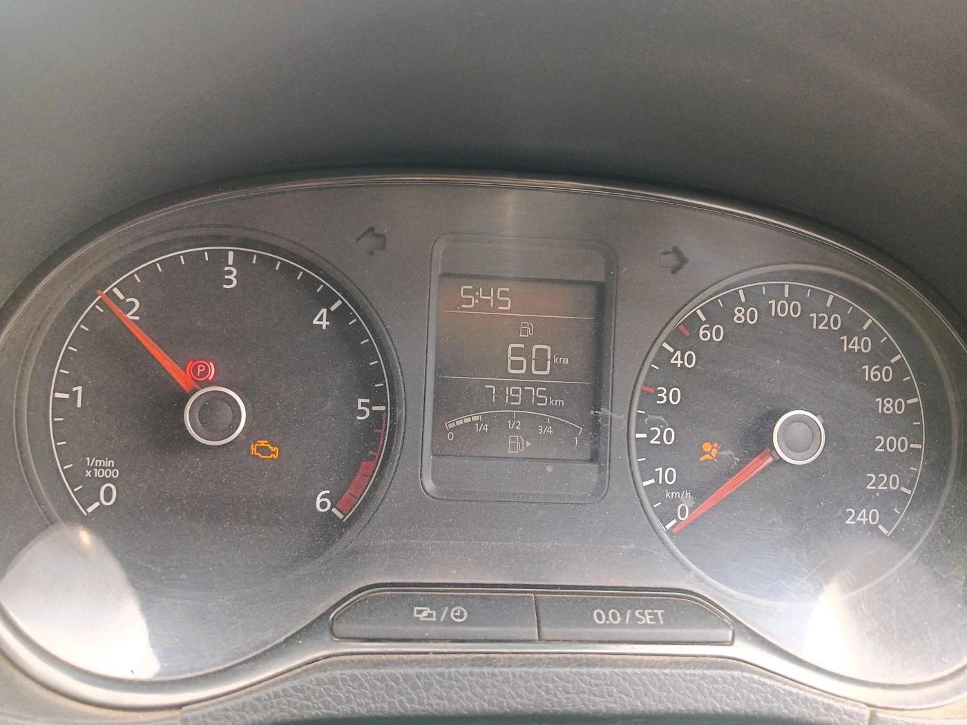 2014 Volkswagen Cross Polo HIGHLINE TDI, Diesel, Manual, 71,975 km, interior