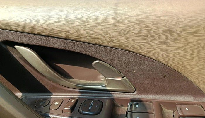 2014 Mahindra XUV500 W8, Diesel, Manual, 82,857 km, interior