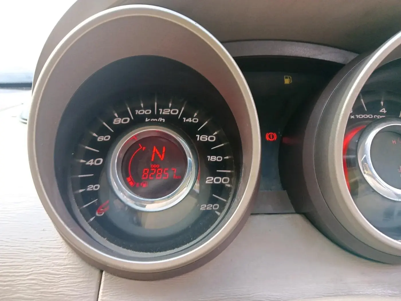 2014 Mahindra XUV500 W8, Diesel, Manual, 82,857 km, interior