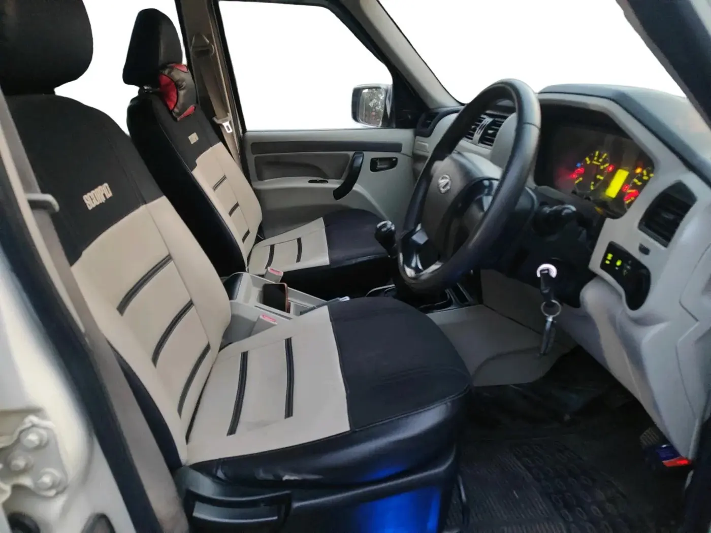 2021 Mahindra Scorpio S5, Diesel, Manual, 1,15,463 km, interior