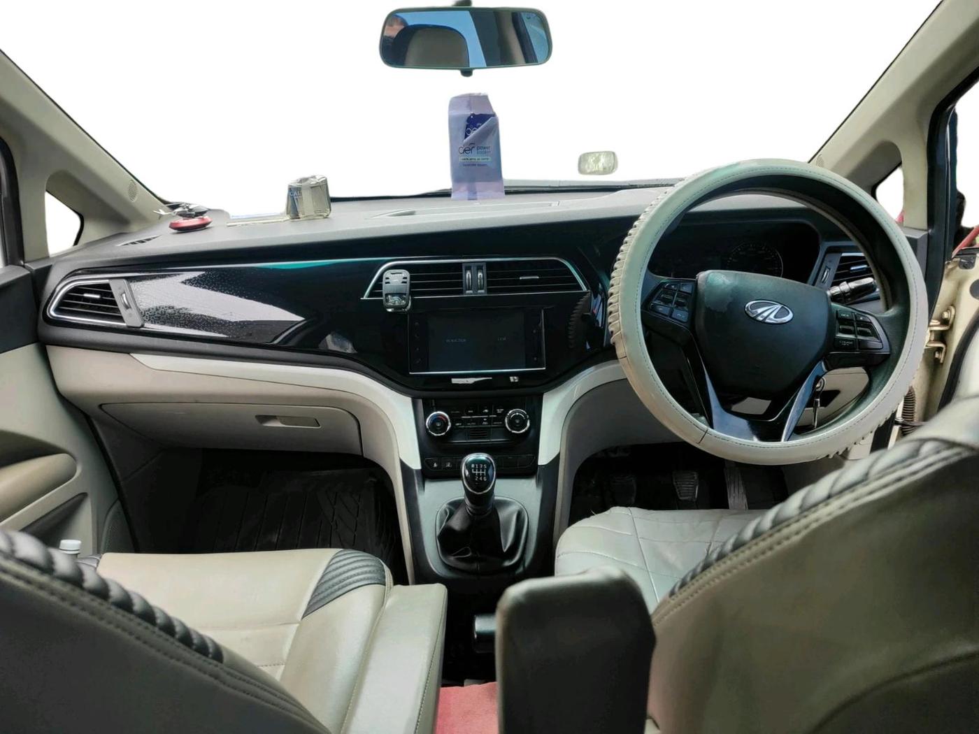 2018 Mahindra MARAZZO M8 7 STR, Diesel, Manual, 66,660 km, interior