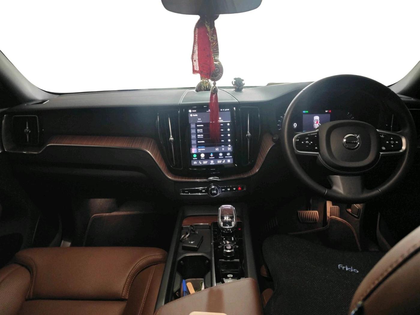 2025 Volvo XC 60 B5 Ultra, Petrol, Automatic, 8,492 km, interior
