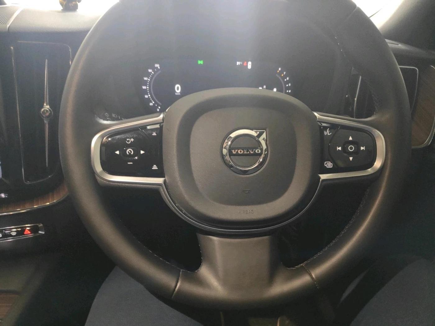 2025 Volvo XC 60 B5 Ultra, Petrol, Automatic, 8,492 km, interior