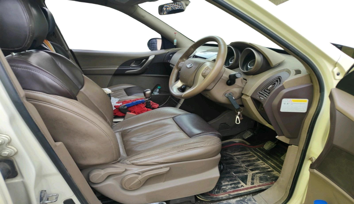 2014 Mahindra XUV500 W8, Diesel, Manual, 51,146 km, interior