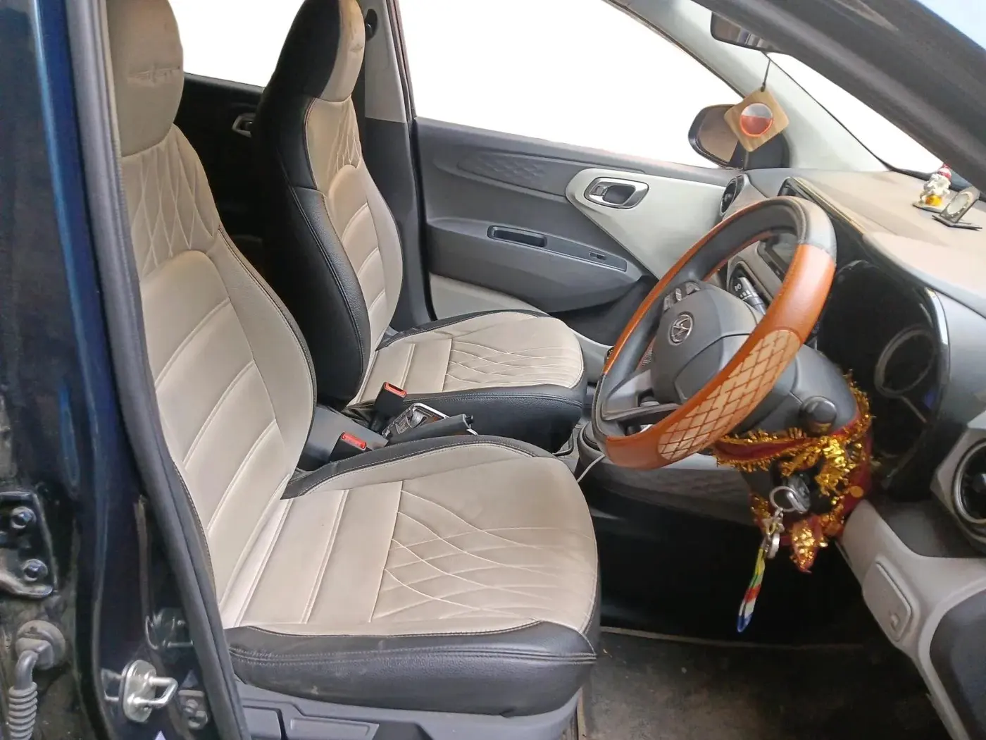 2020 Hyundai GRAND I10 NIOS SPORTZ 1.2 KAPPA VTVT, Petrol, Manual, 16,400 km, interior