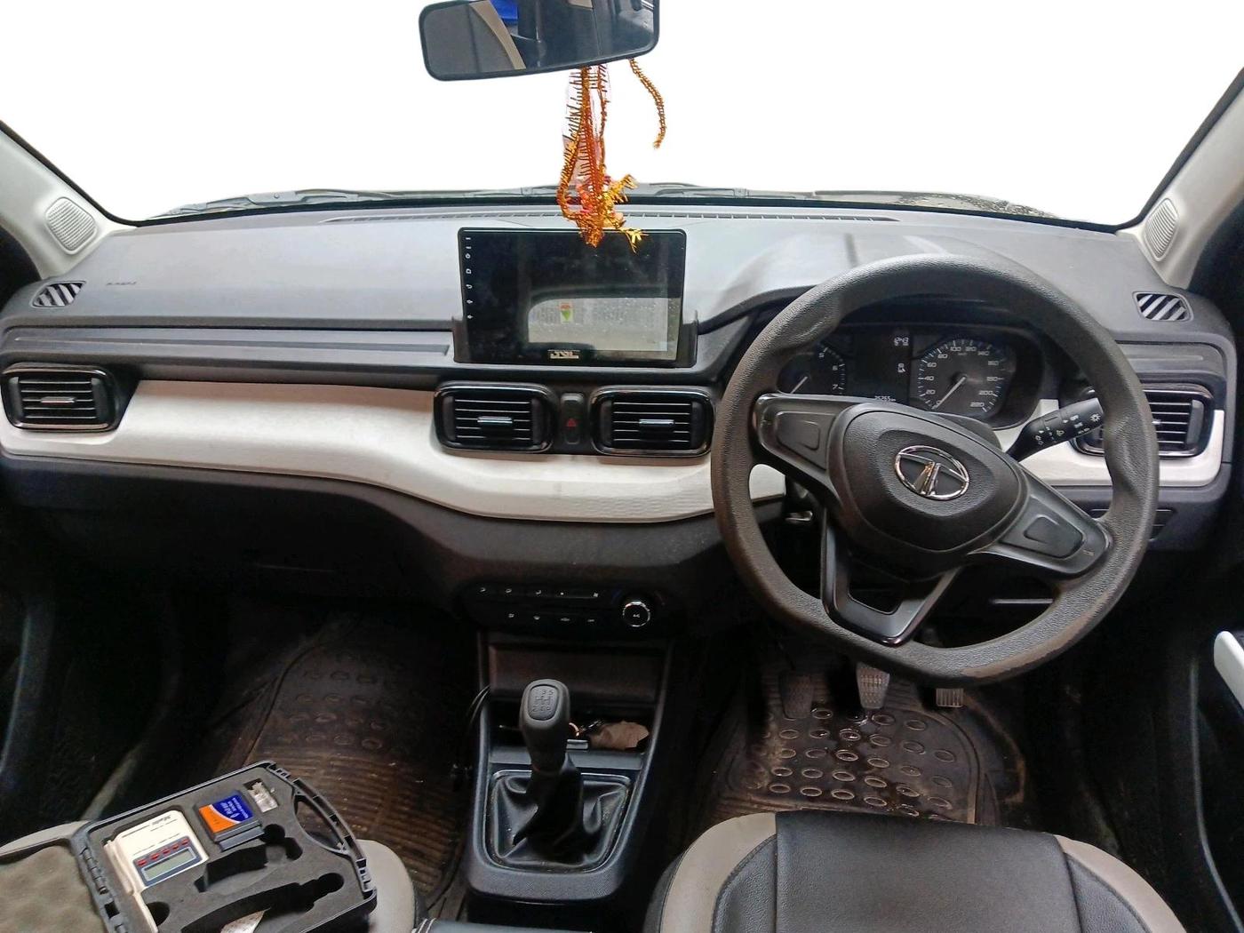 2022 Tata PUNCH PURE MT, Petrol, Manual, 25,265 km, interior
