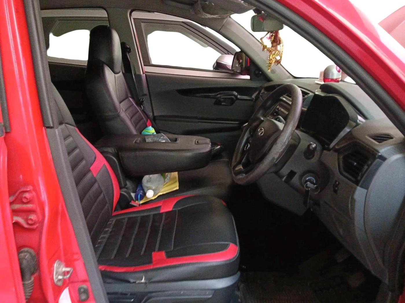 2019 Mahindra KUV 100 NXT K4+ P 6 STR, Petrol, Manual, 83,032 km, interior