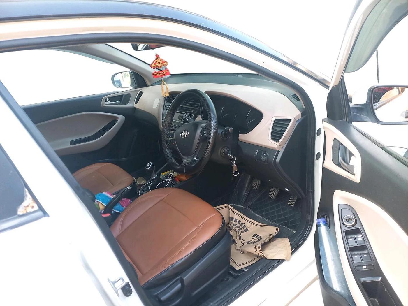2015 Hyundai Elite i20 MAGNA 1.4 CRDI, Diesel, Manual, 1,23,798 km, interior