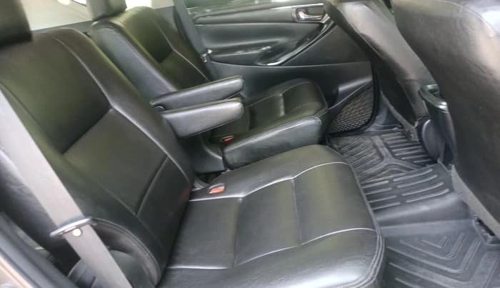 2017 Toyota Innova Crysta 2.4 G 7 STR, Diesel, Manual, 2,46,333 km, interior