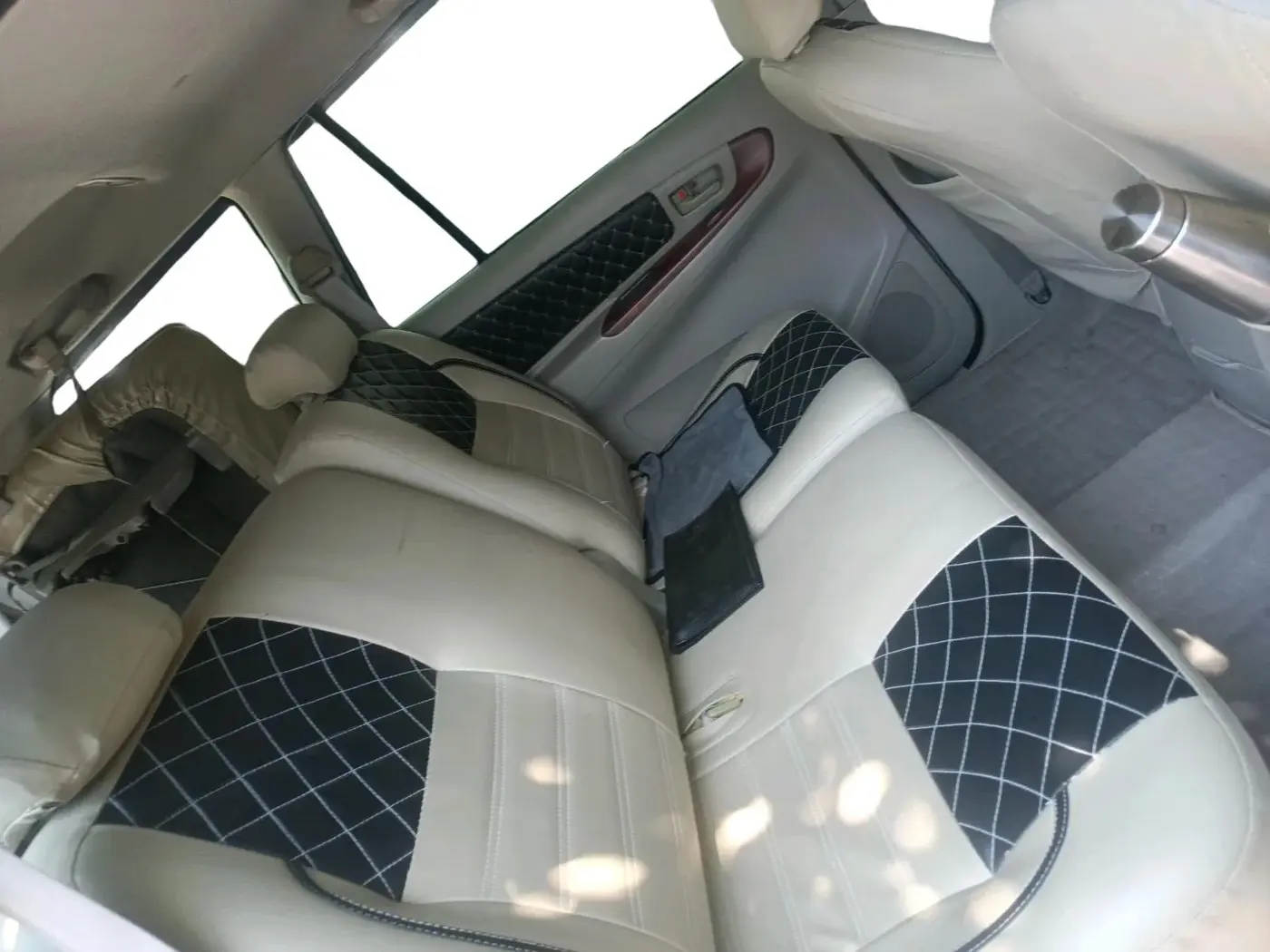 2012 Toyota Innova 2.5 GX 8 STR, Diesel, Manual, 1,87,729 km, interior