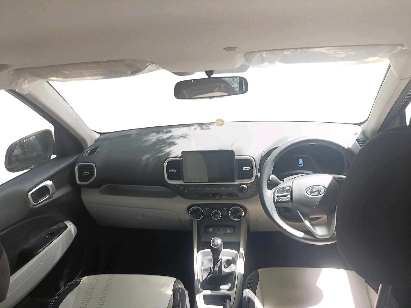 2022 Hyundai VENUE S 1.2, Petrol, Manual, 1,679 km, interior