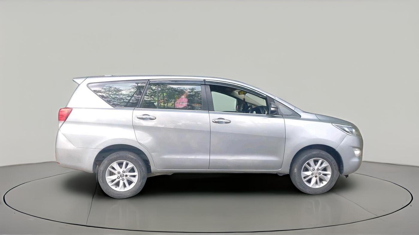 2017 Toyota Innova Crysta 2.4 GX 7 STR, Diesel, Manual, 1,23,059 km, exterior