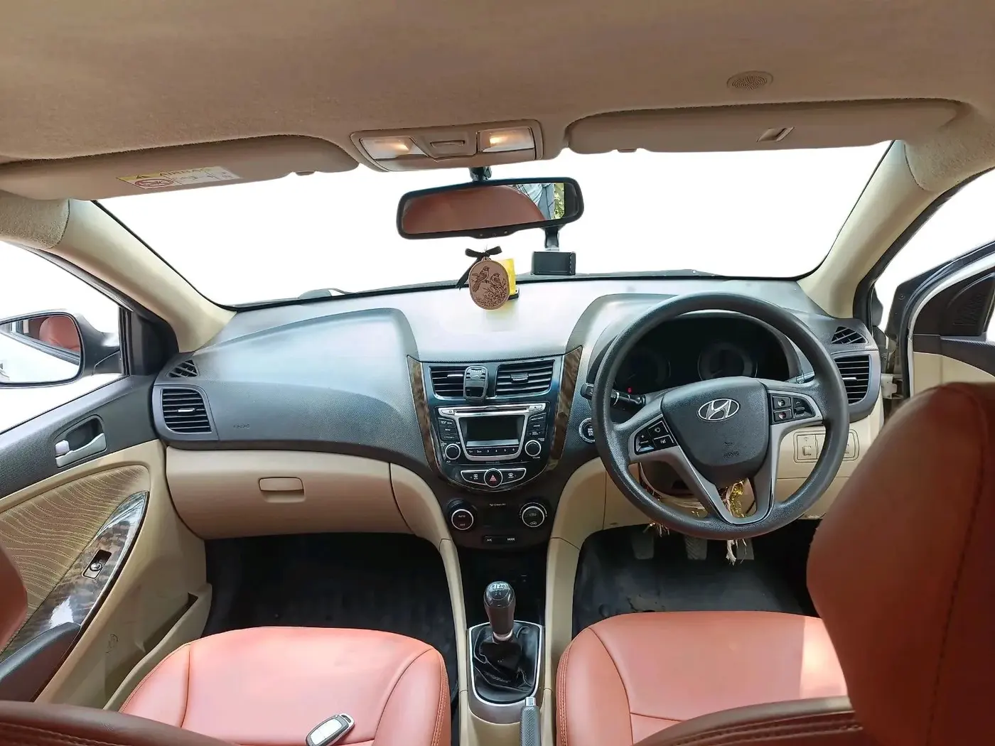 2015 Hyundai Verna FLUIDIC 4S 1.6 VTVT S(O), Petrol, Manual, 96,478 km, interior