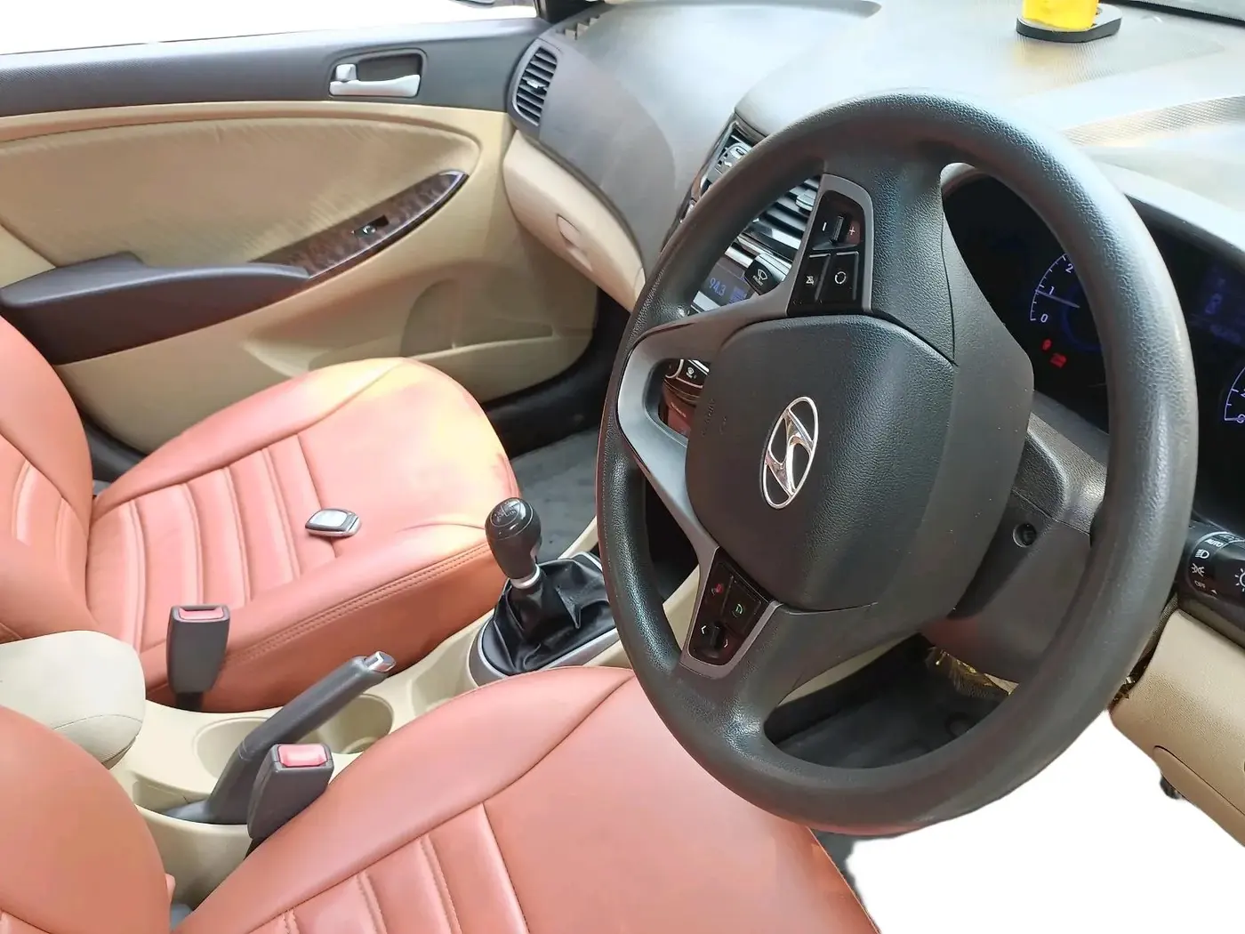 2015 Hyundai Verna FLUIDIC 4S 1.6 VTVT S(O), Petrol, Manual, 96,478 km, interior