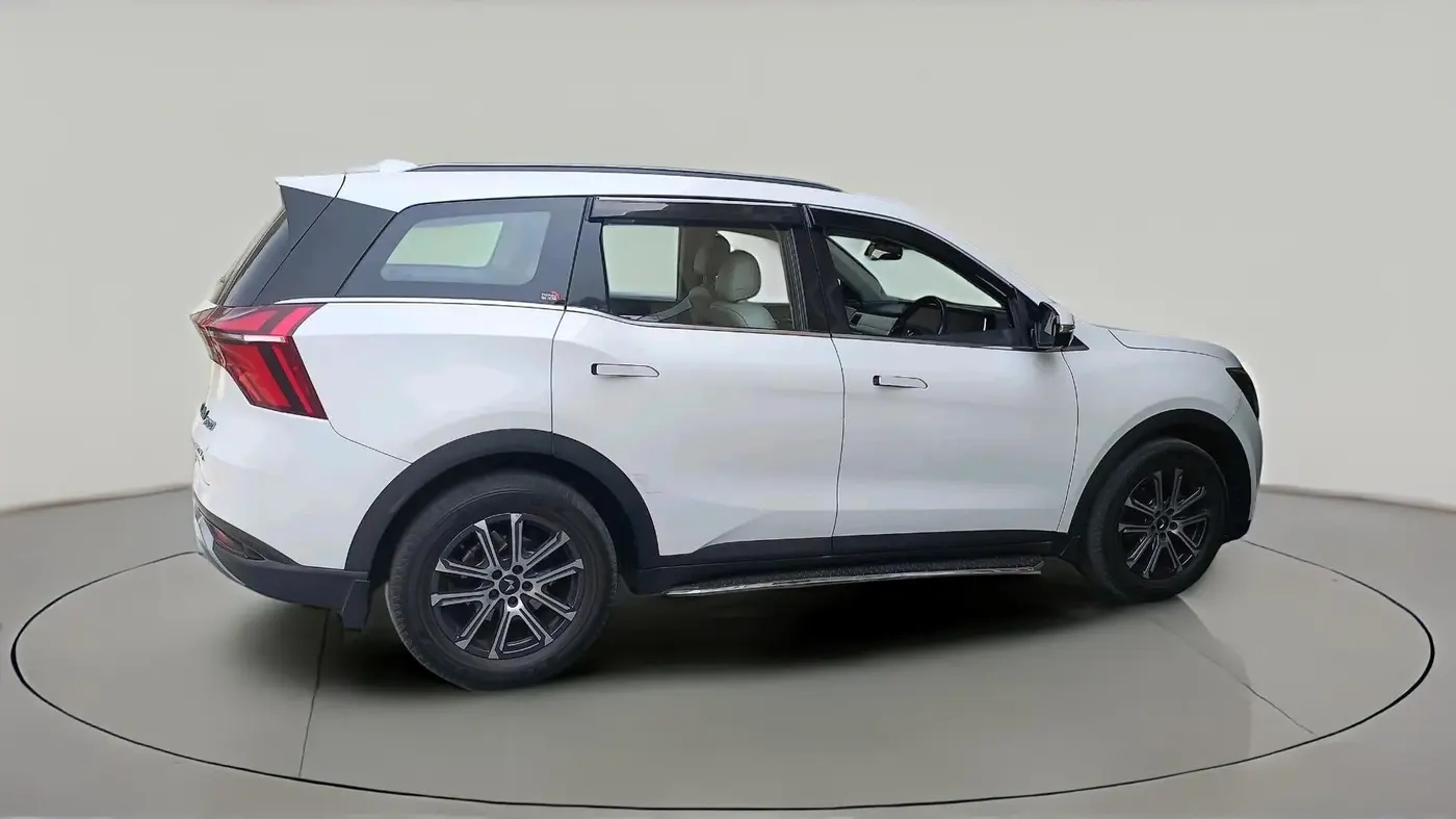 2023 Mahindra XUV700 AX 7 LUXURY D AT 7 STR, Diesel, Automatic, 44,992 km, exterior