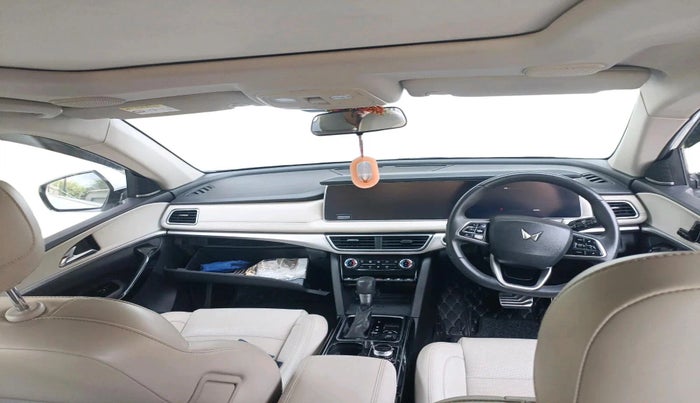 2023 Mahindra XUV700 AX 7 LUXURY D AT 7 STR, Diesel, Automatic, 44,992 km, interior
