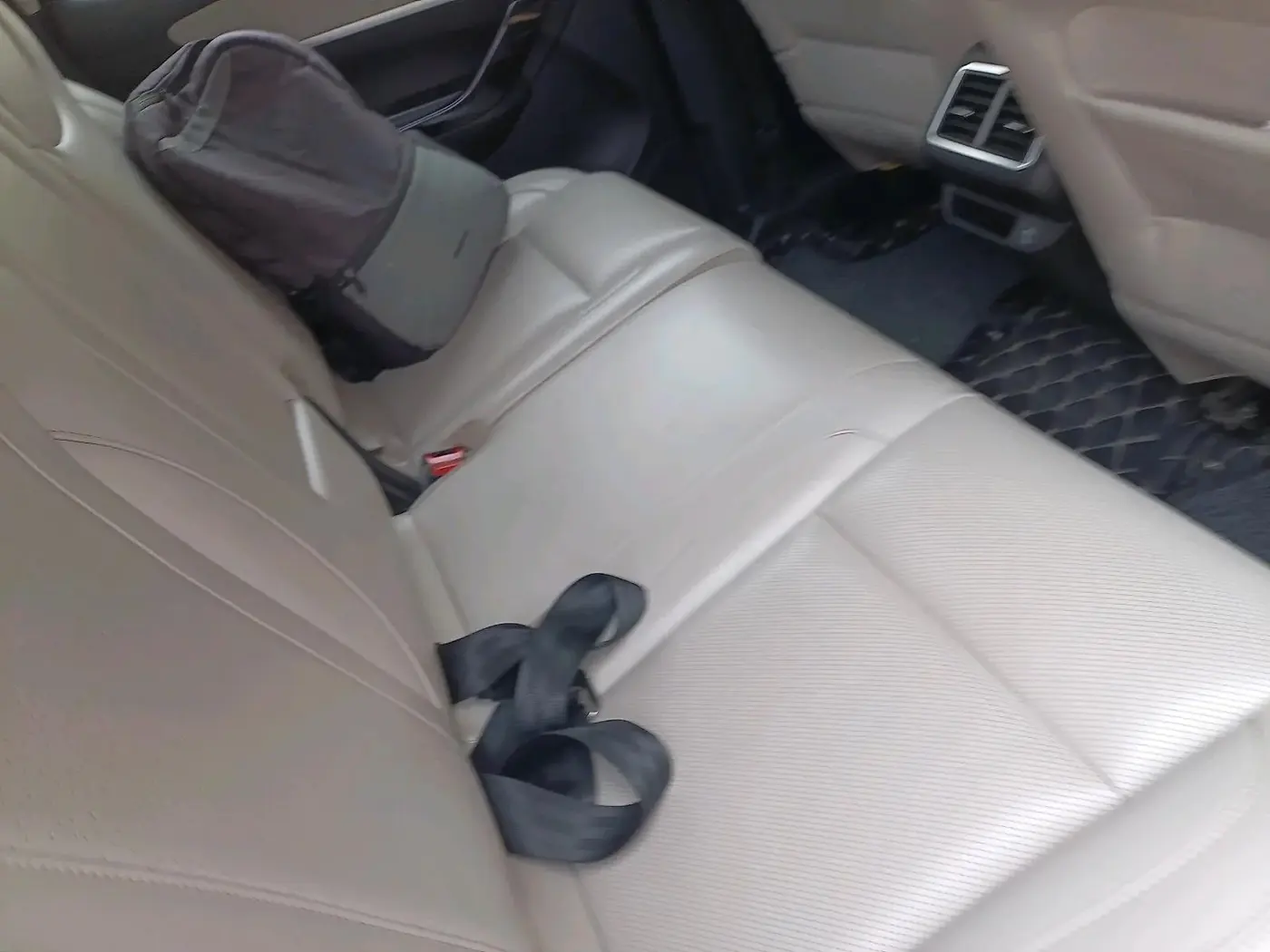2023 Mahindra XUV700 AX 7 LUXURY D AT 7 STR, Diesel, Automatic, 44,992 km, interior