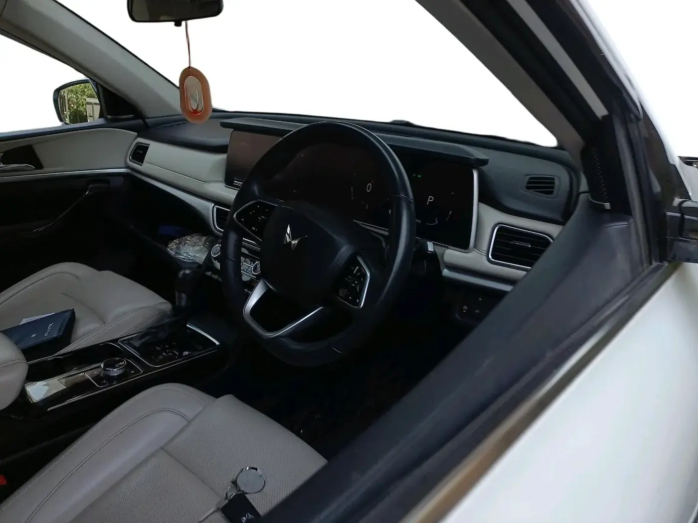2023 Mahindra XUV700 AX 7 LUXURY D AT 7 STR, Diesel, Automatic, 44,992 km, interior