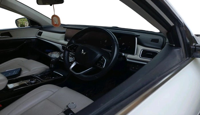 2023 Mahindra XUV700 AX 7 LUXURY D AT 7 STR, Diesel, Automatic, 44,992 km, interior