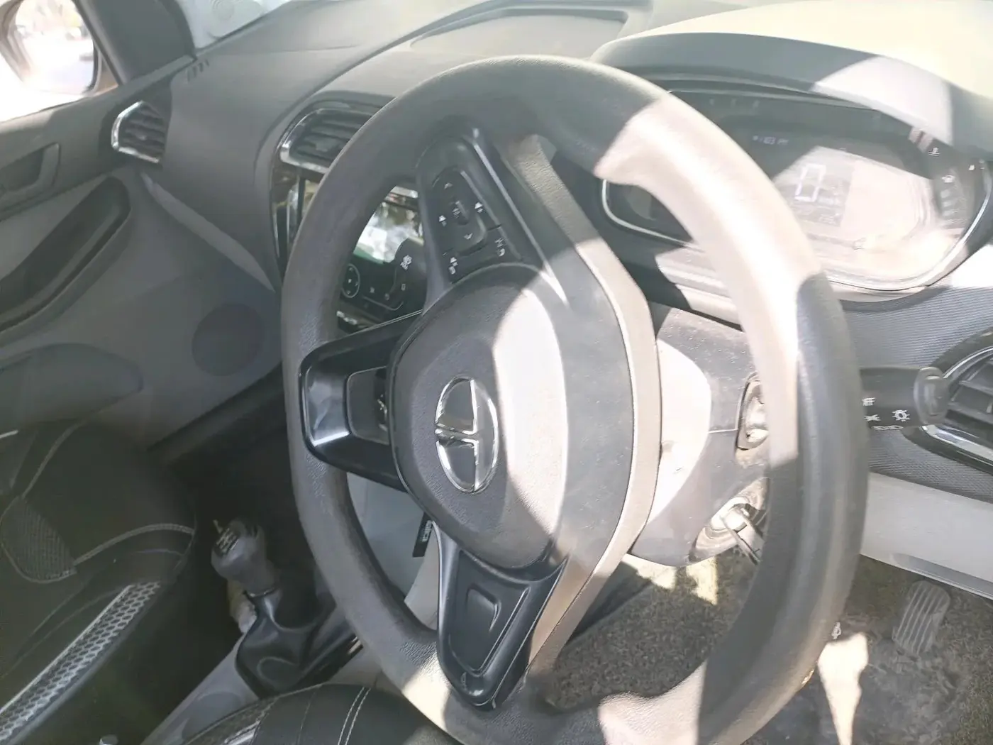 2023 Tata Tiago XT PETROL, Petrol, Manual, 53,209 km, interior