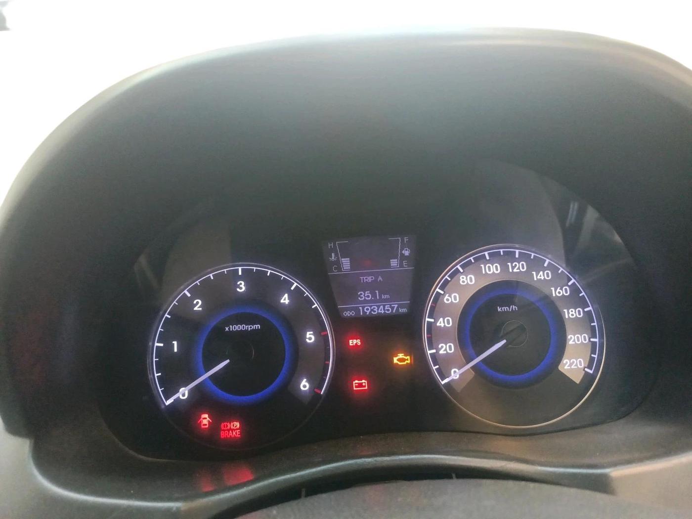 2012 Hyundai Verna FLUIDIC 1.6 CRDI SX, Diesel, Manual, 1,93,457 km, interior