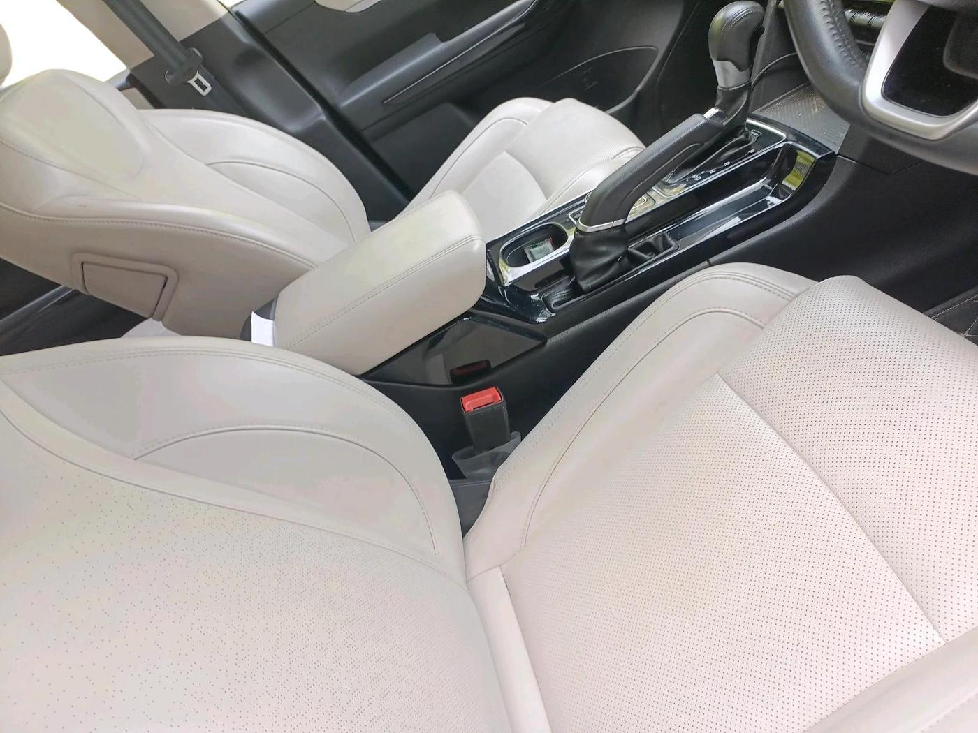 2023 Mahindra XUV700 AX 7 D AT 7 STR, Diesel, Automatic, 42,412 km, interior