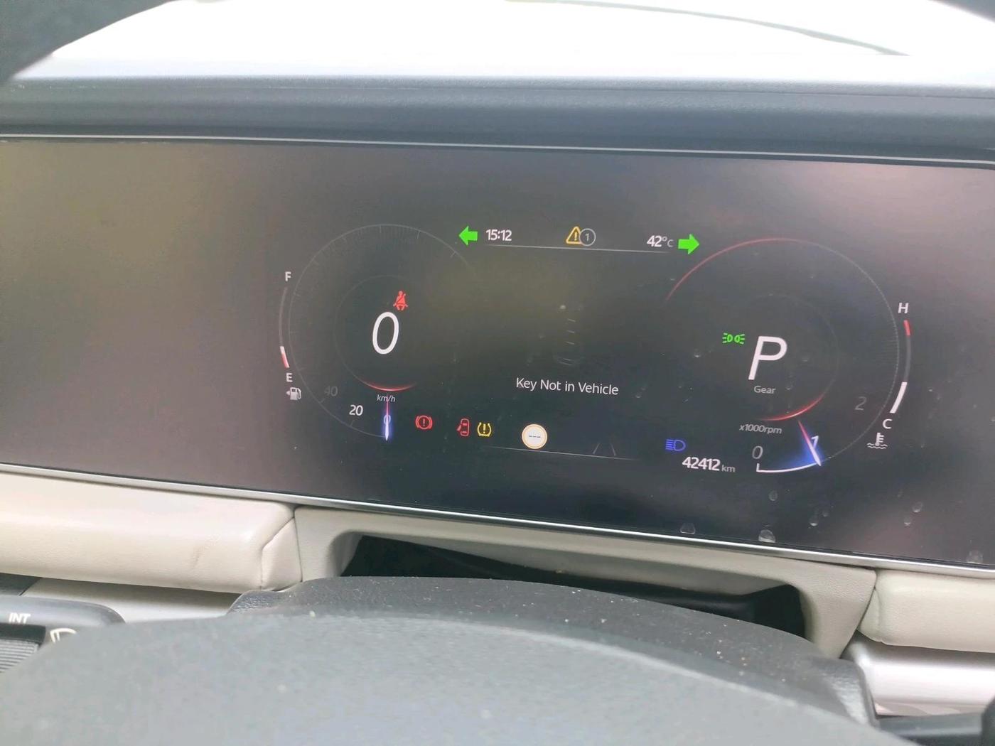 2023 Mahindra XUV700 AX 7 D AT 7 STR, Diesel, Automatic, 42,412 km, interior