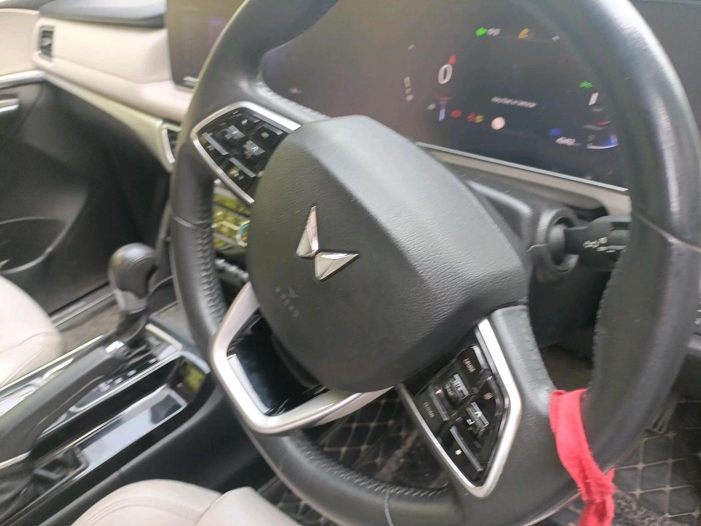 2023 Mahindra XUV700 AX 7 D AT 7 STR, Diesel, Automatic, 42,412 km, interior