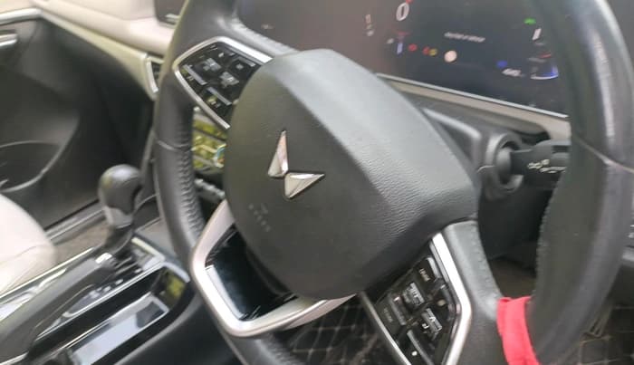 2023 Mahindra XUV700 AX 7 D AT 7 STR, Diesel, Automatic, 42,412 km, interior