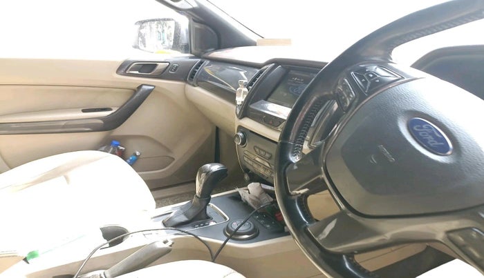 2016 Ford Endeavour TITANIUM 3.2 4X4 AT, Diesel, Automatic, 2,16,338 km, interior