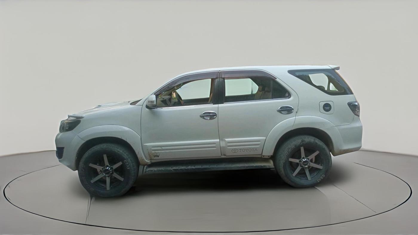 2013 Toyota Fortuner 3.0 4X2 AT, Diesel, Automatic, 1,83,244 km, exterior