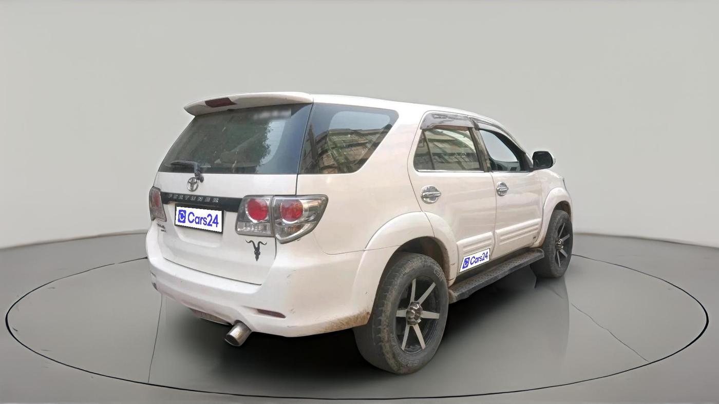 2013 Toyota Fortuner 3.0 4X2 AT, Diesel, Automatic, 1,83,244 km, exterior