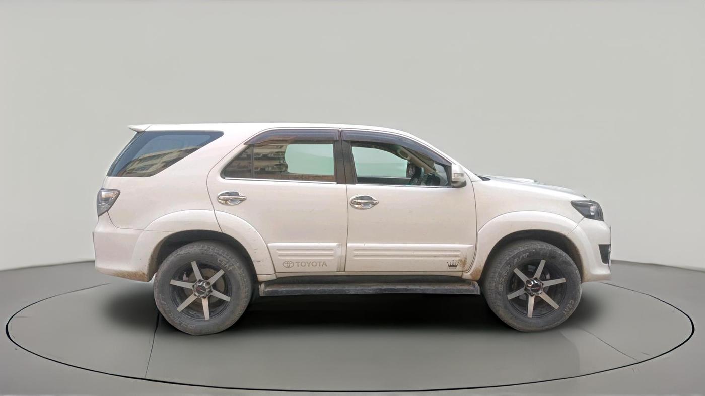 2013 Toyota Fortuner 3.0 4X2 AT, Diesel, Automatic, 1,83,244 km, exterior