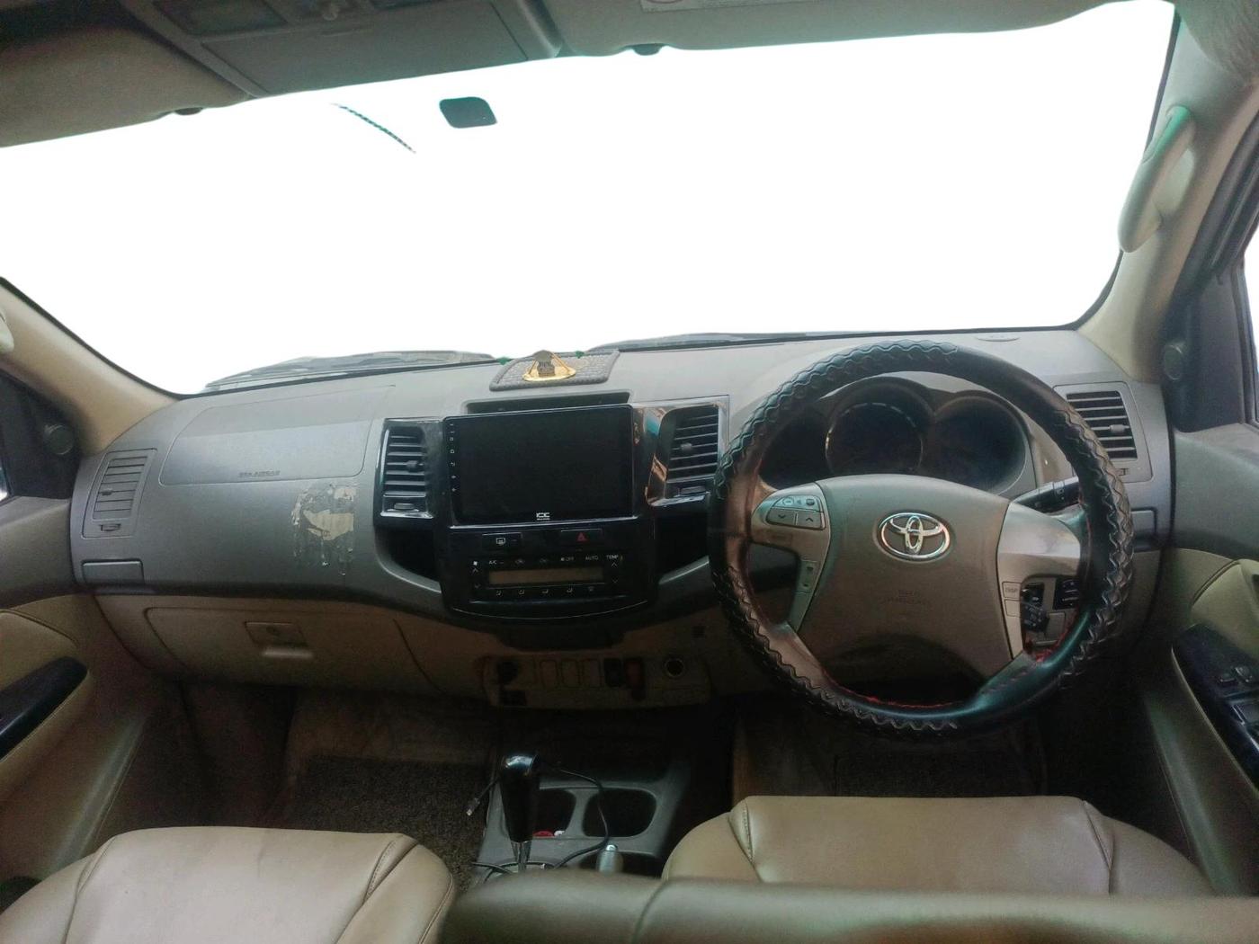 2013 Toyota Fortuner 3.0 4X2 AT, Diesel, Automatic, 1,83,244 km, interior